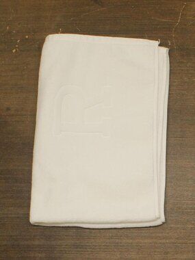 Matouk Auberge 'R' Monogrammed Cotton Tub Mat T334-R-TMTOW White 24x35